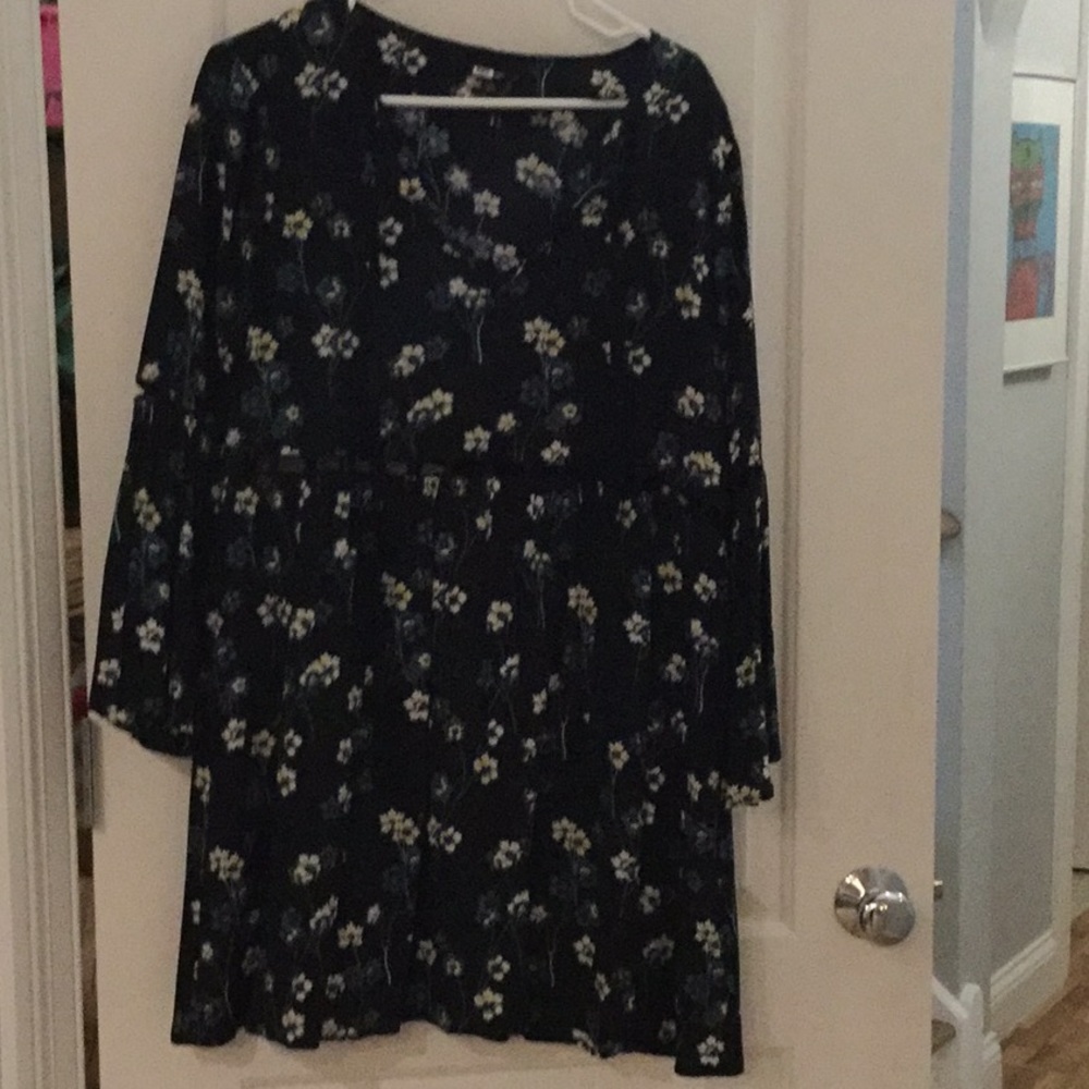 Ella Moss Adara dress w/ peekaboo cutouts @ waist - Picture 4 of 10
